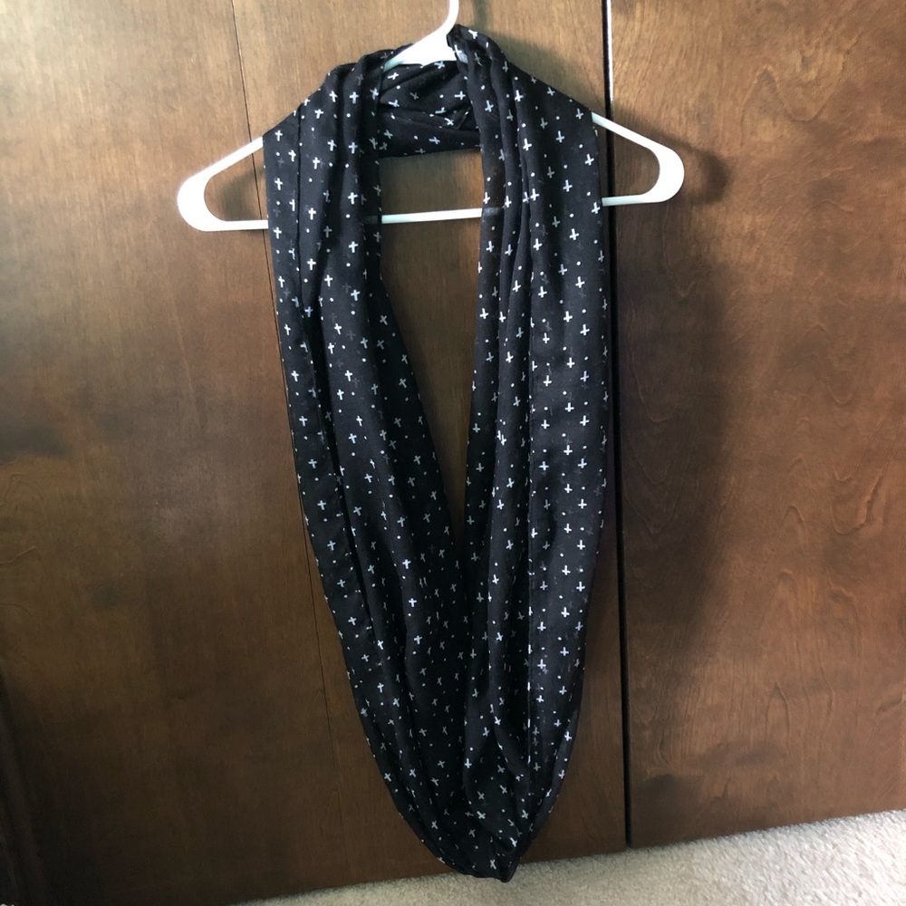 Patterned infinity scarf - Picture 2 of 2